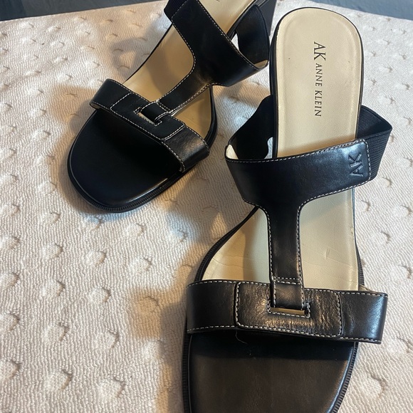 ANNE KLIEN Black T-Strap Mule - Picture 10 of 16